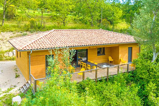 Mobil-home mit Jacuzzi und Terrasse auf Camping CLICOCHIC Source du Jabron in Comps (26).