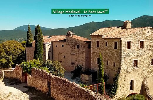 Mittelalterliches Dorf Le Poët-Laval, Drôme Provençale, nahe dem Campingplatz.