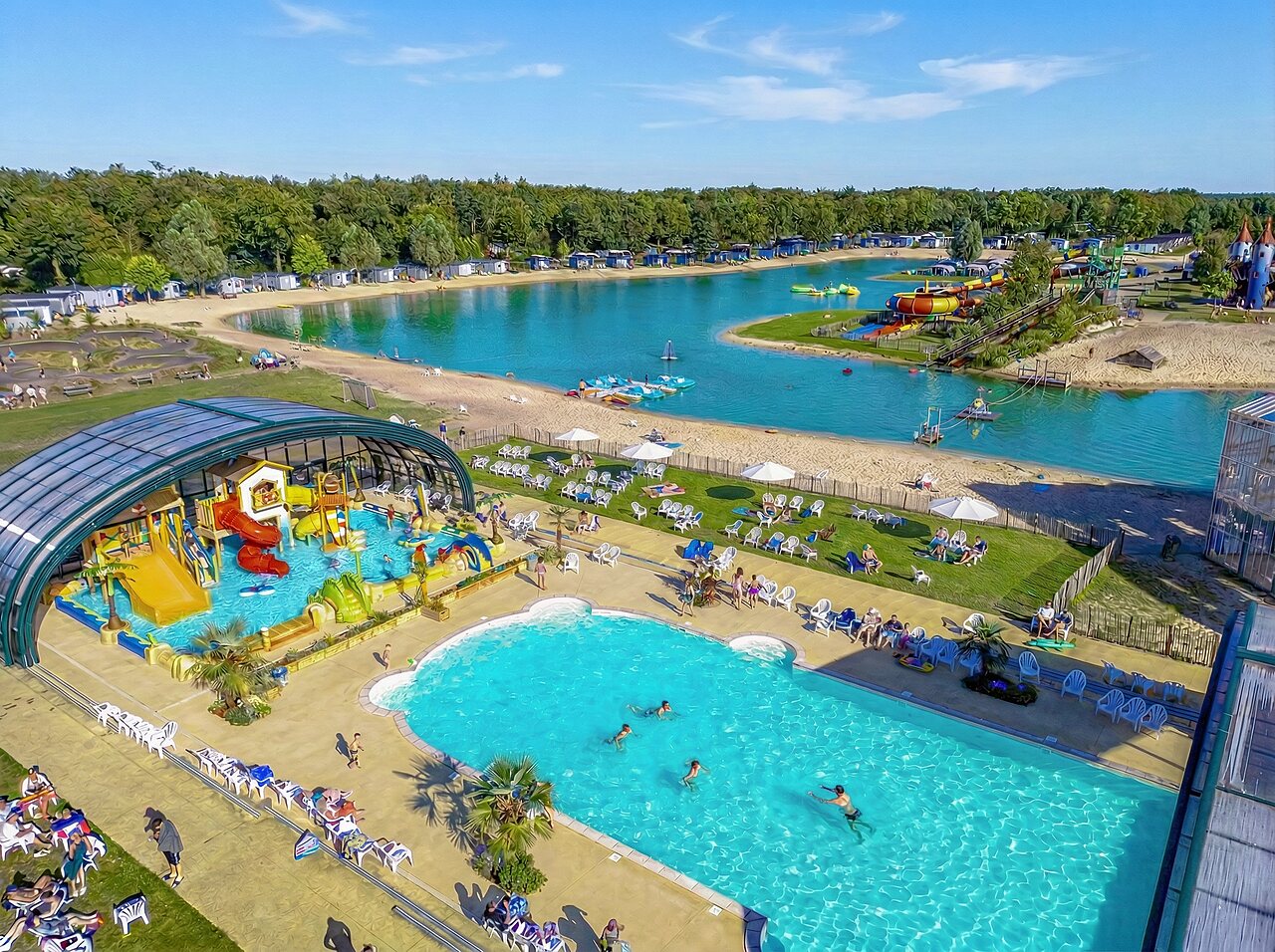 Wasserpark, See, Mobilheime bei CAPFUN Vakantiepark Capfun het Stoetenslagh Rheezerveen.