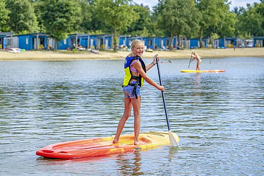 Paddeln auf dem Campingplatz CAPFUN Vakantiepark Capfun het Stoetenslagh in Rheezerveen.