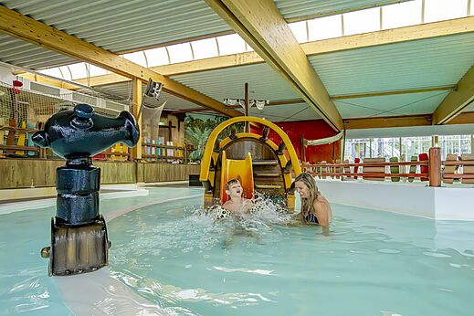 Hallenbad, Rutsche und Wasserspiele CAPFUN het Stoetenslagh in Rheezerveen.