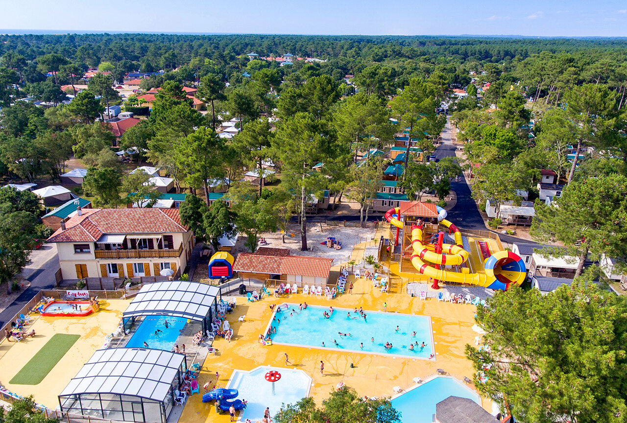Aquatic complex with slides and pools, Mobil-homes at CAPFUN Sud Land campsite in Labenne-Ocean.
