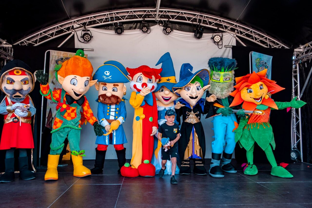 Mascots and child, entertainment at CAPFUN Sud Land campsite in Labenne-Ocean.