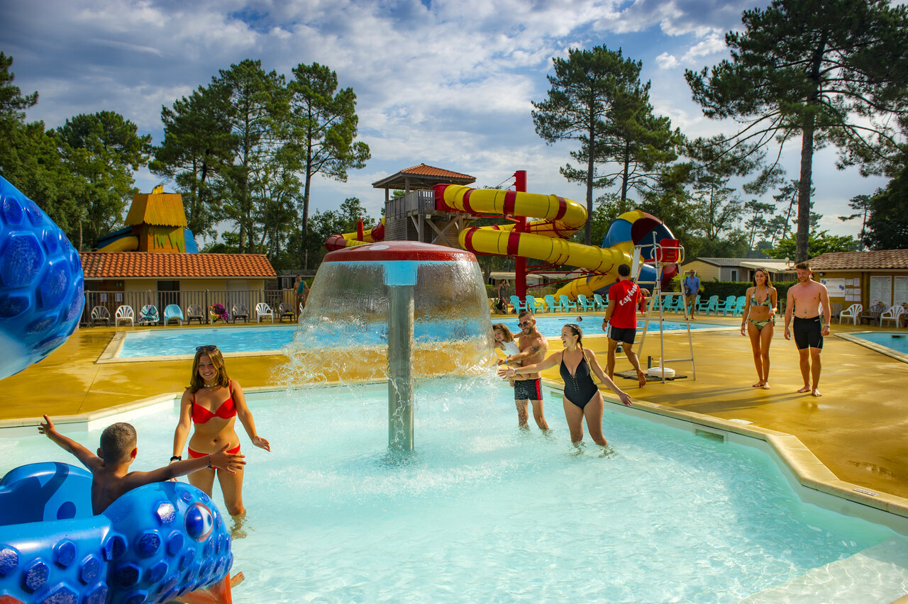 Water park, slides and water games at CAPFUN Sud Land campsite in Labenne-Ocean.