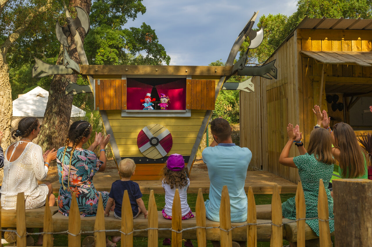 Puppet show for children and families at CAPFUN Sud Land campsite in Labenne-Ocean.