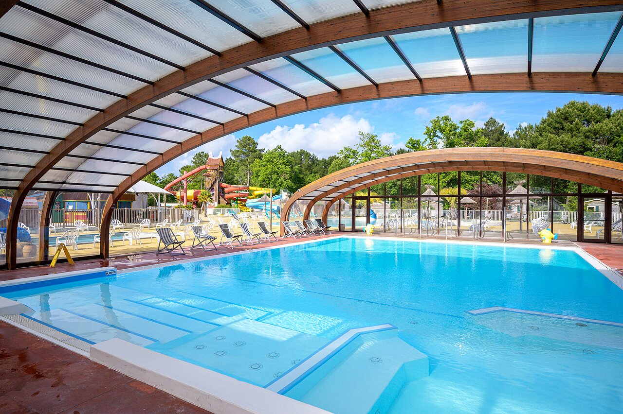 Covered pool, water slides, CAPFUN Talaris Vacances campsite Lacanau (33).