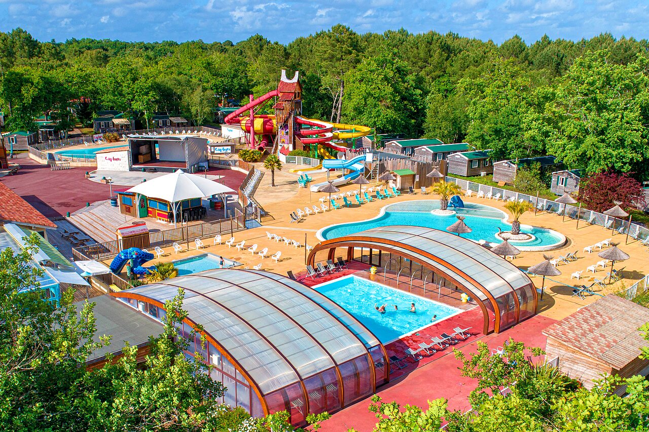 Covered and outdoor pools, giant waterslides at CAPFUN Talaris Vacances, Lacanau (33).