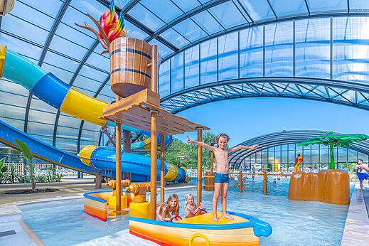 Rutschen, Schwimmbad und Wasserspiele für Kinder auf dem Campingplatz CAPFUN Temps Libre in BOUGE CHAMBALUD (38).