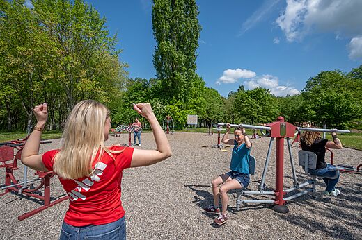 Parc de fitness extérieur pour adultes au camping CAPFUN Tensch Jolie à Grostenquin (57).
