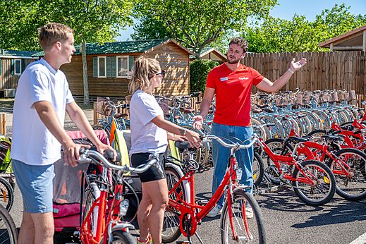 Fahrradverleih und Kinderanhänger auf dem Campingplatz CAPFUN Teorix in MARSEILLAN PLAGE (34).