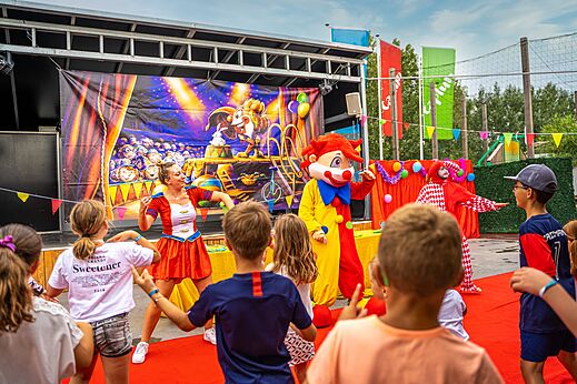 Kinderanimatie met mascottes en entertainers op camping CAPFUN Teorix in MARSEILLAN PLAGE (34).