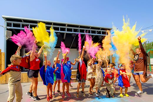 Kleurrijke animatie kinderen en volwassenen Holi poeder CAPFUN Teorix MARSEILLAN PLAGE (34).
