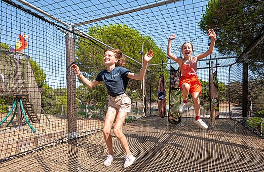 Spielnetze für Kinder auf dem Campingplatz CLICOCHIC Plage des Tonnelles, Saint-Jean-de-Monts.