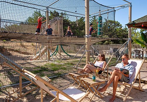 Netz-Spielparcours f�r Kinder auf dem Campingplatz CLICOCHIC Plage des Tonnelles.