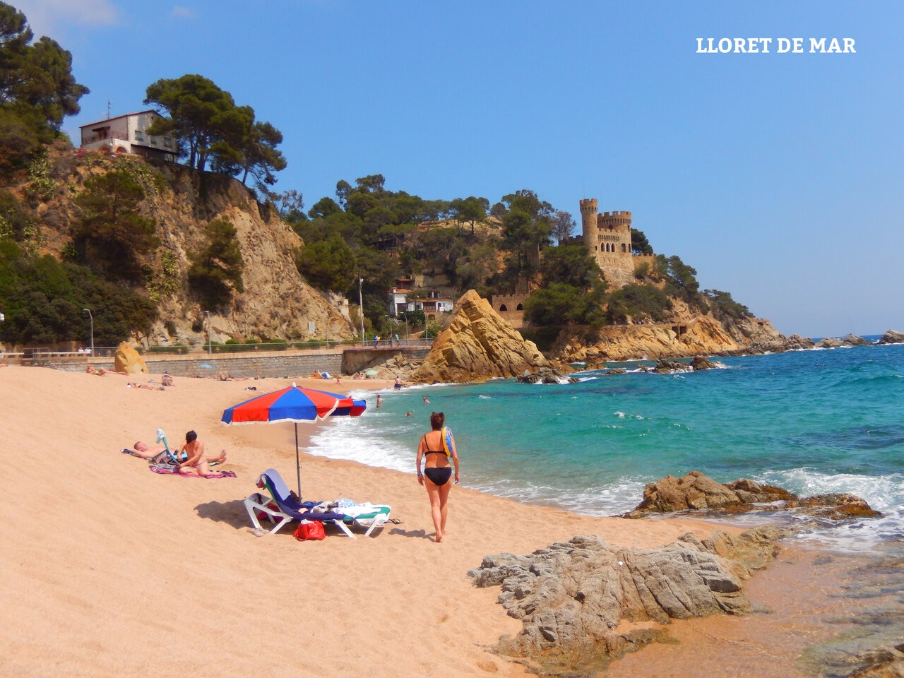 Feiner Sandstrand und mittelalterliche Burg in Lloret de Mar zu besuchen.
