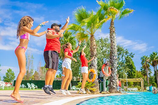 Animation enfants et animateur pr�s de la piscine CAPFUN Tordera-Nacions.