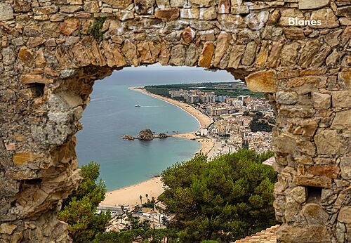 Vue panoramique de la plage et de la ville de Blanes, Costa Brava.