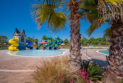 Wasserrutschen und Kinderbecken CAPFUN Tordera-Nacions in Malgrat de Mar (08).