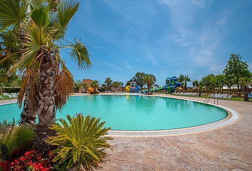Freibad, Wasserrutschen und Spielbereich auf CAPFUN Tordera-Nacions, Malgrat de Mar (08).