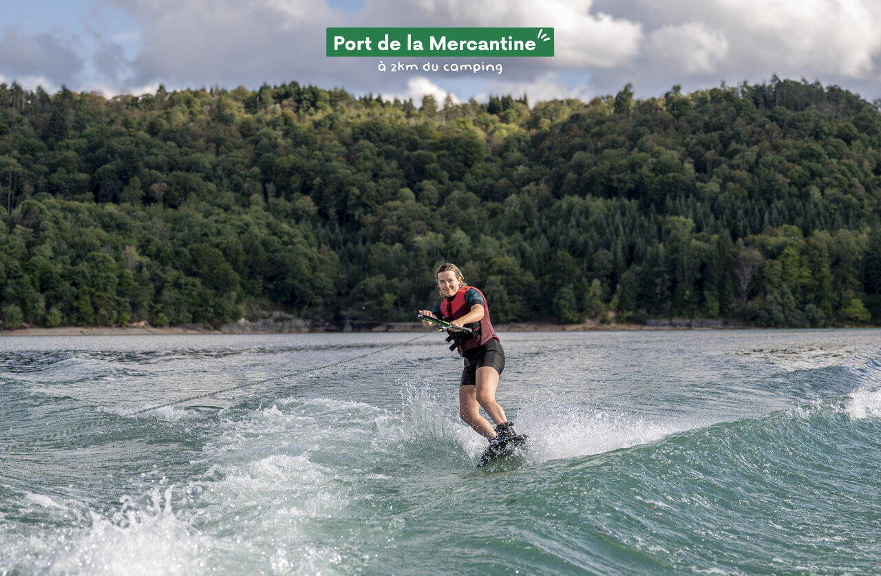 Wakeboard Port Mercantine at camping CLICOCHIC Trelachaume in Maisod (39).