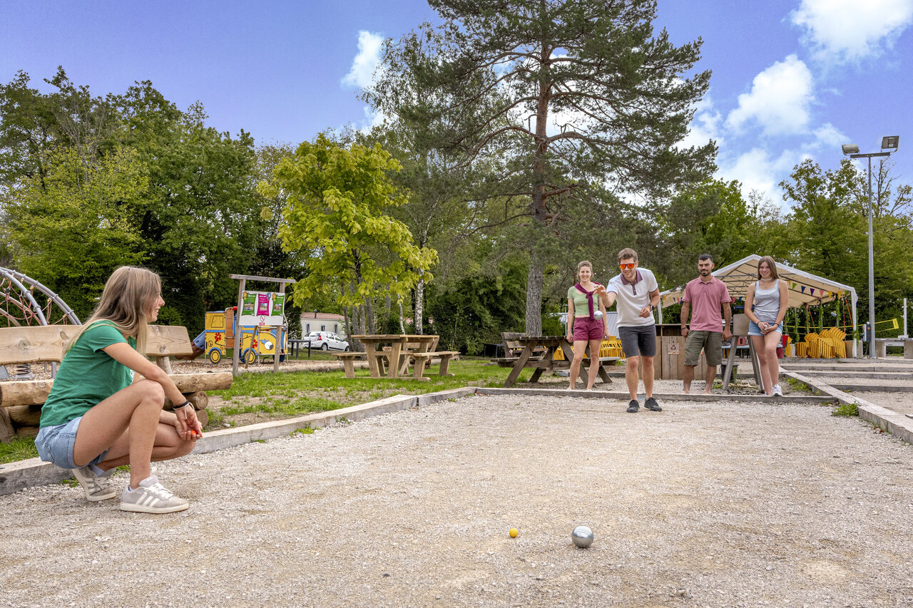Friends playing p�tanque on the campsite court in Maisod (39).