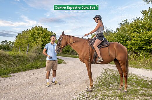 Paardrijden bij Centre �questre Jura Sud, activiteit te ontdekken nabij de camping.
