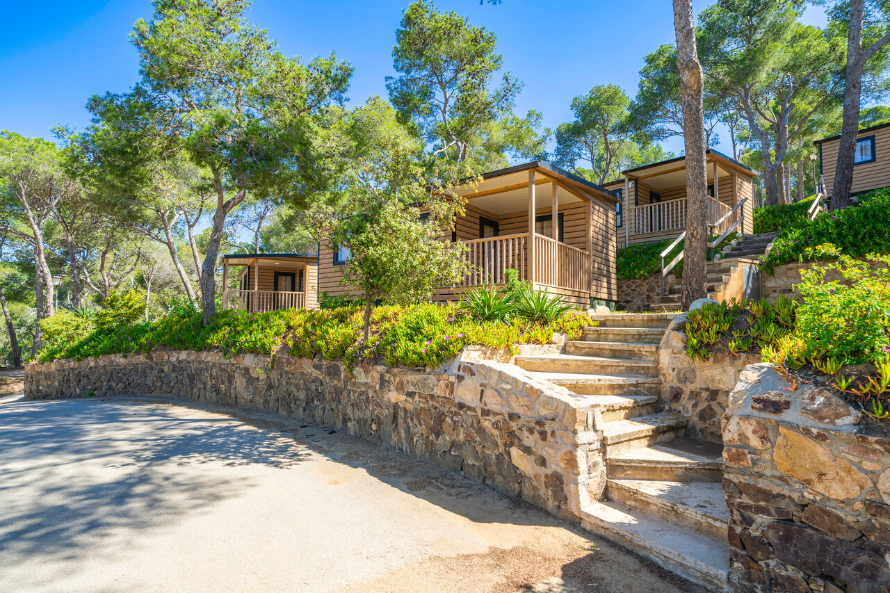 Mobil-homes de madera con terrazas, en CAPFUN Treumal en Platja d'Aro (17).