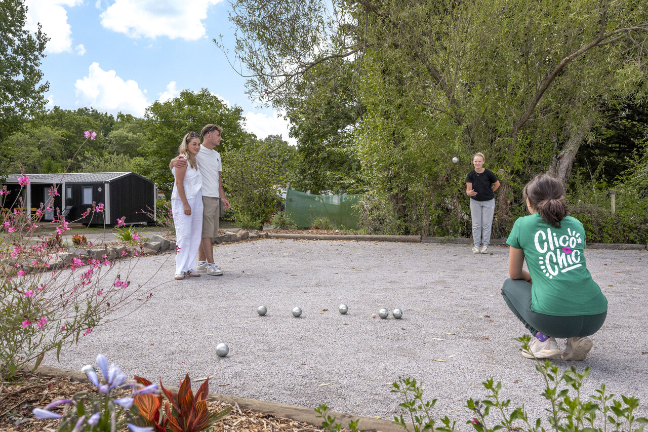 Jeu de boulesbaan en stacaravan op camping CLICOCHIC Trois Ch�nes in Pornichet (44).