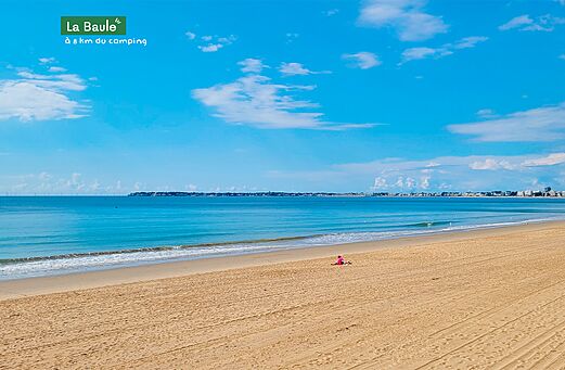Großer Sandstrand in La Baule, beliebtes Touristenziel nahe dem Campingplatz.