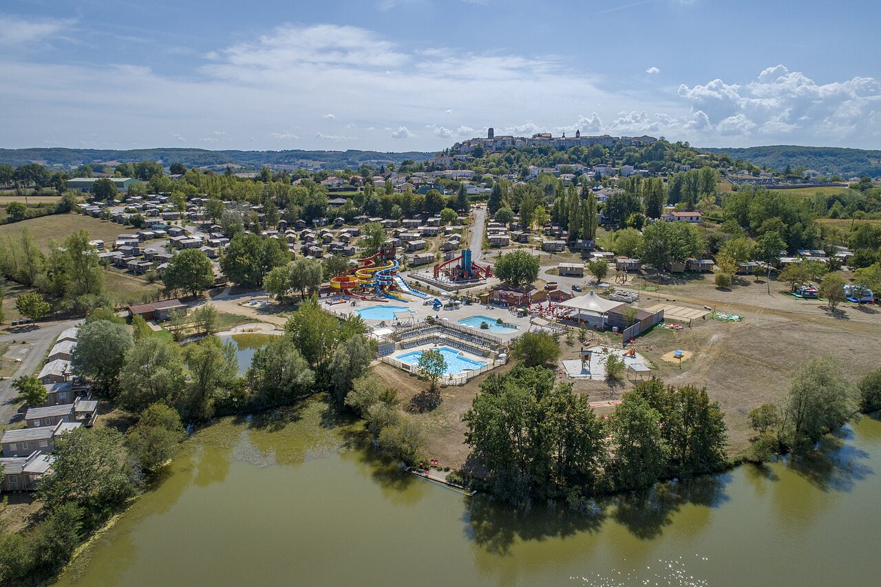 Water park, pools, slides and Mobile homes at CAPFUN Ullule campsite (47).