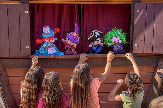 Puppentheater f�r Kinder auf Campingplatz CAPFUN Ullule Tournon d'Agenais (47).