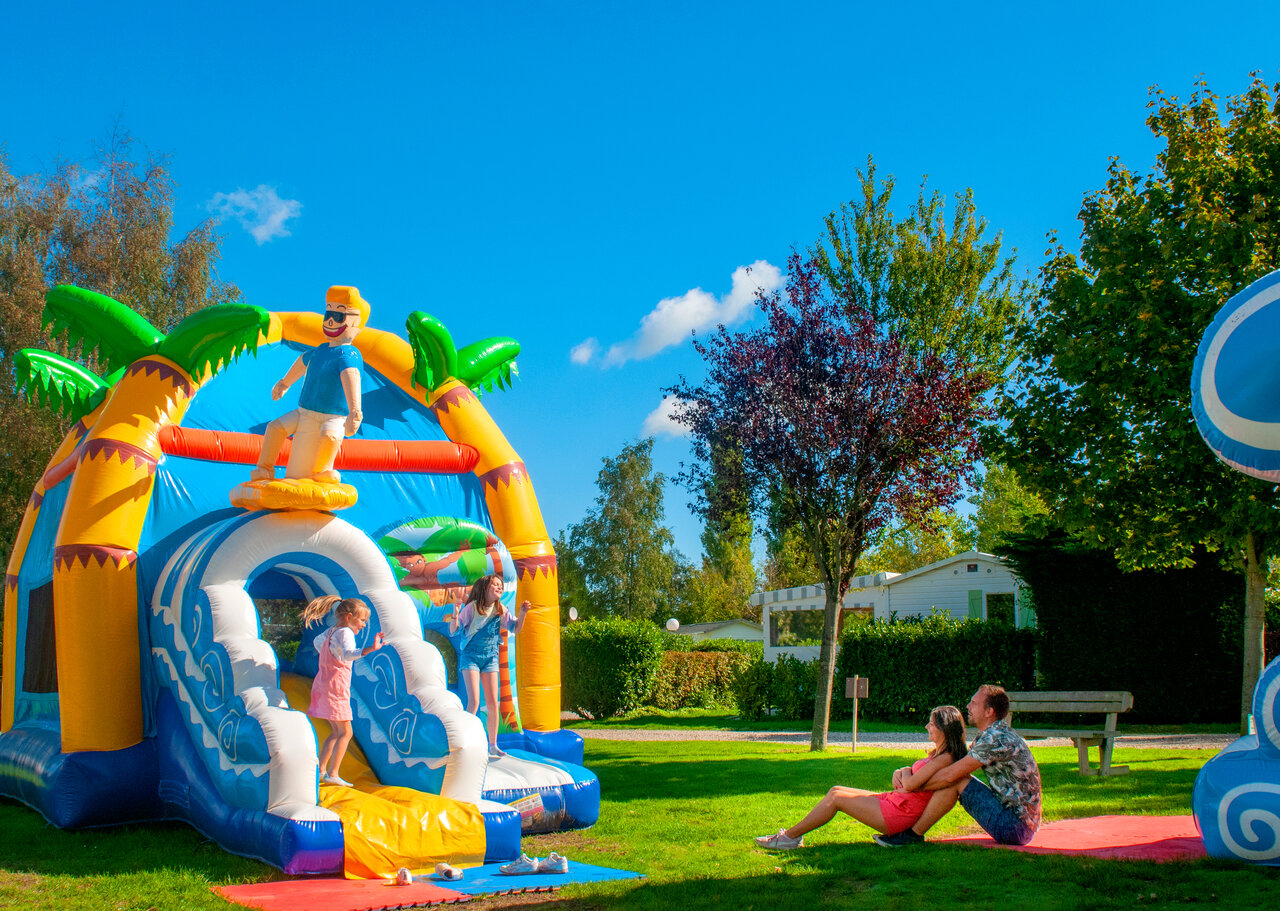 Inflatable play structure, kids, Mobil-home at CAPFUN Val d'Authie campsite (80).