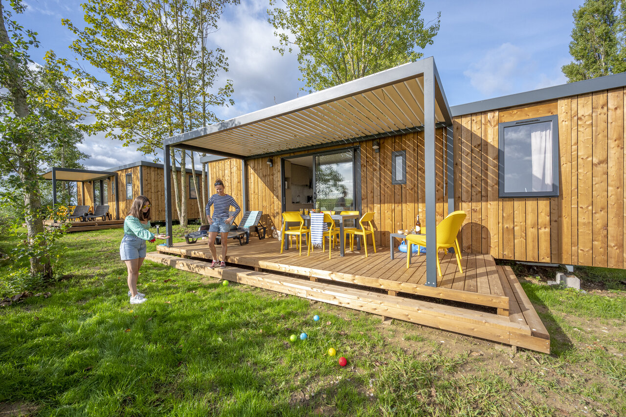 Modern mobile home with terrace, family, at CAPFUN Val d'Authie campsite.