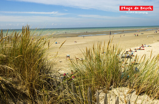 Breiter Sandstrand in Berck-sur-Mer, ideal zum Schwimmen und Entspannen.