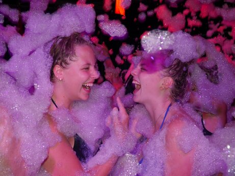 Jongeren schuimparty camping CAPFUN Val d'Authie in Villers sur Authie (80).