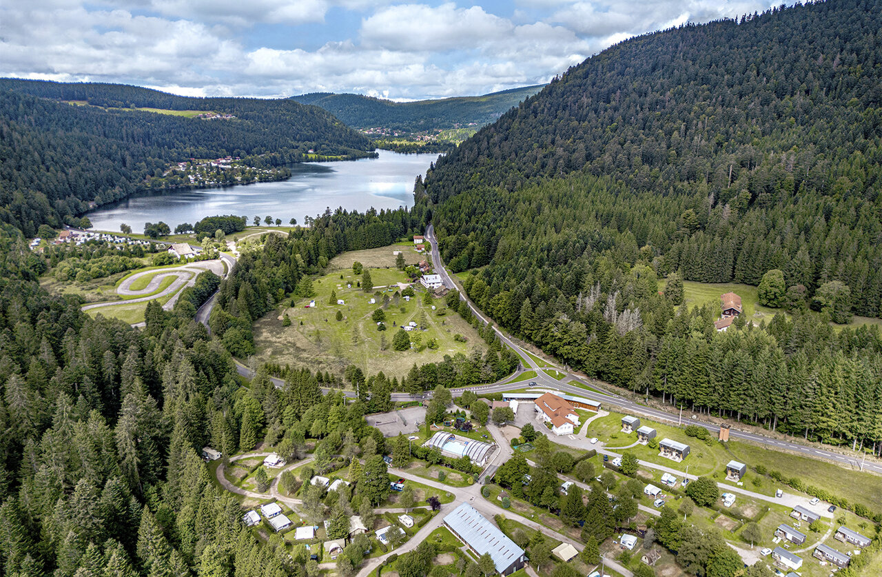 Camping, Mobil-homes au camping CLICOCHIC Verte Vall�e � XONRUPT LONGEMER (88).