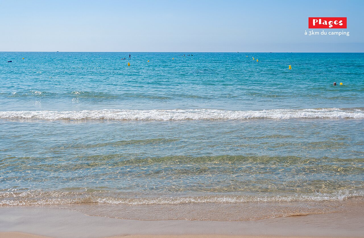 Plage de sable fin et mer bleue pr�s du camping CAPFUN Vignes d'Or.