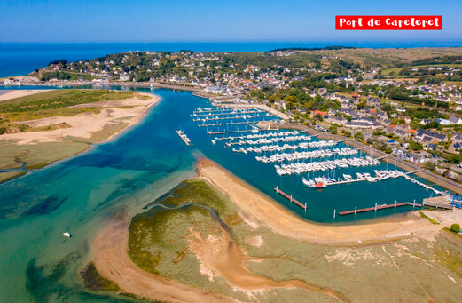 Haven van Carteret, levendige jachthaven en kustdorp te bezoeken in Normandië.