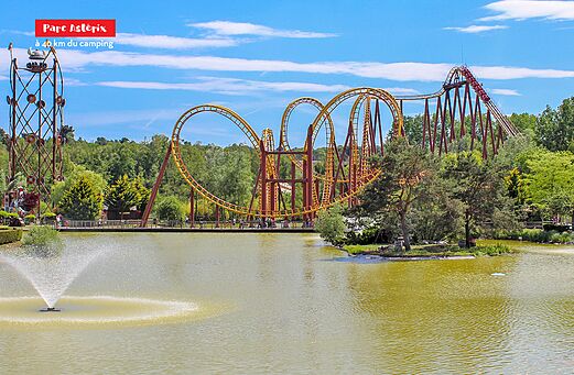 Achterbahnen und Attraktionen des Parc Astérix, Freizeitpark 40 km entfernt.
