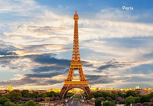 Ikonischer Eiffelturm bei Sonnenuntergang in Paris, Frankreich.