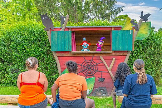 Poppenkastvoorstelling voor kinderen en volwassenen op camping CAPFUN Le Village Parisien VARREDDES (77).