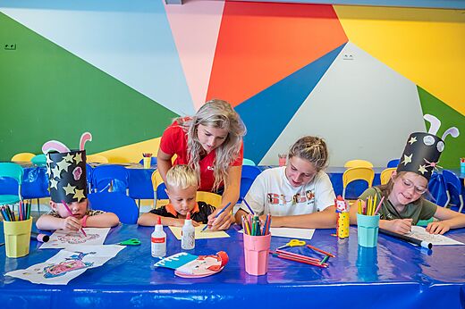 Kreativworkshop für Kinder mit Animateur auf dem CAPFUN het Winkel Camping Winterswijk.