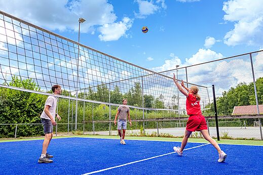 Multisportplatz zum Volleyballspielen auf dem Campingplatz CAPFUN het Winkel in Winterswijk.