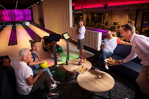 Moderne Bowlingbahnen und Familienspaß auf dem Campingplatz CAPFUN het Winkel in Winterswijk.
