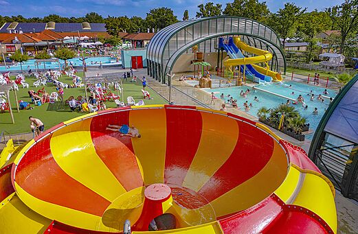 Wasserrutschen und Au�enpools auf dem Campingplatz CAPFUN Wondermolen in Molenschot.