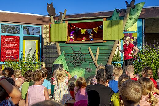 Animation Puppentheater-Show f�r Kinder auf dem Campingplatz CAPFUN de Wondermolen in Molenschot.