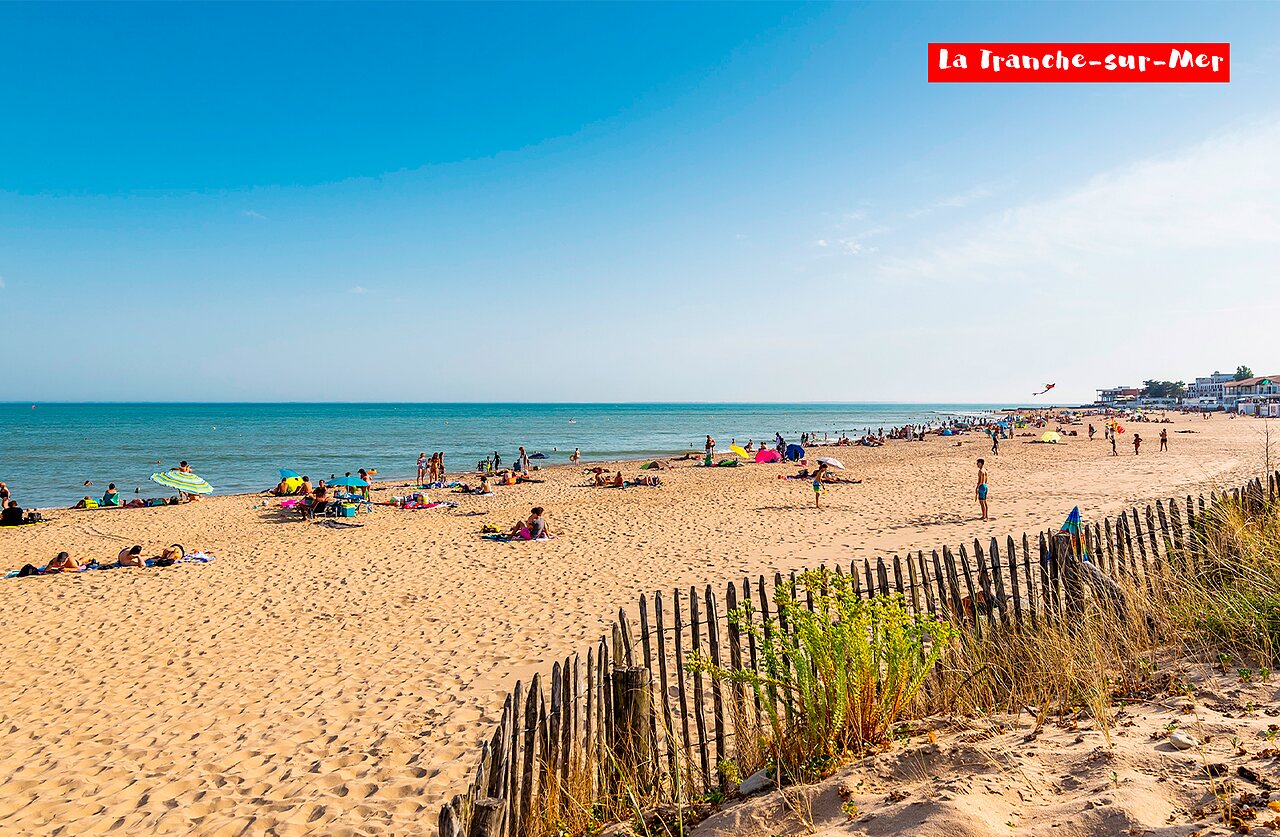 Feiner Sandstrand in La Tranche-sur-Mer, Vend�e, ein Ort zum Besuchen.