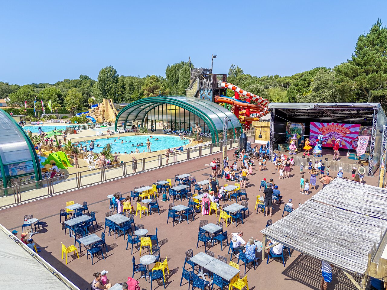 Schwimmb�der, Rutschen und Animationsshow auf CAPFUN Zagarella in LONGEVILLE SUR MER (85).