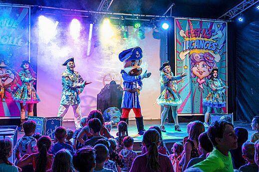 Animationsshow für Kinder auf dem Campingplatz CAPFUN Zagarella in LONGEVILLE SUR MER.