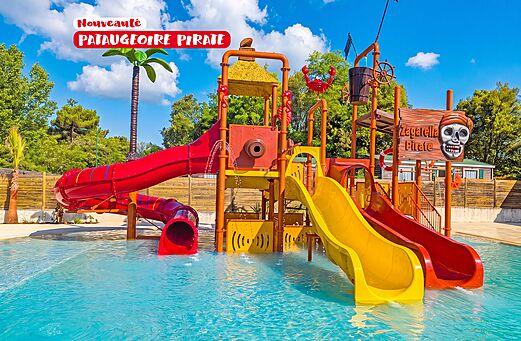 Piraten-Planschbecken, Wasserrutschen auf CAPFUN Zagarella Campingplatz, LONGEVILLE SUR MER.